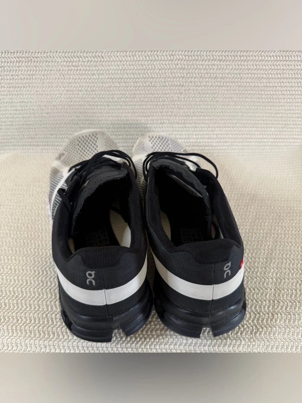 On Cloud X Men’s Size 10 Black White CloudTec Running Training Shoes Sneakers